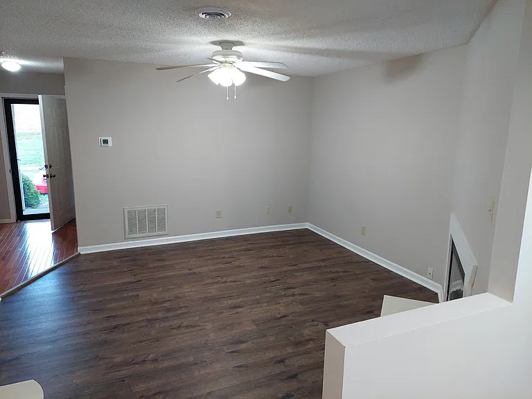 901 Chip Cove Ln — Photo 3
