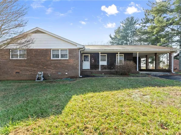 3750 Robinson Dr, Oakwood, GA 30566