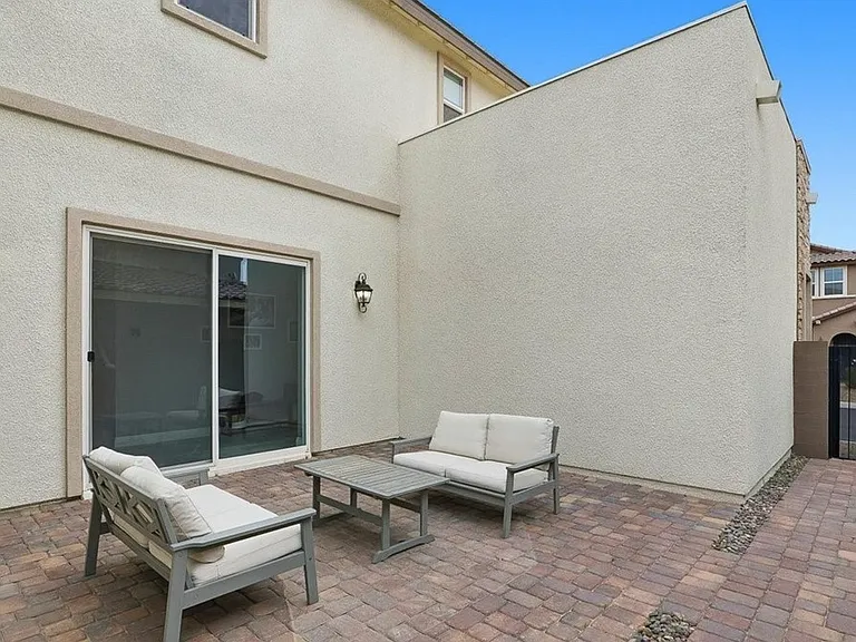 2562 Millburn Ave — Photo 16