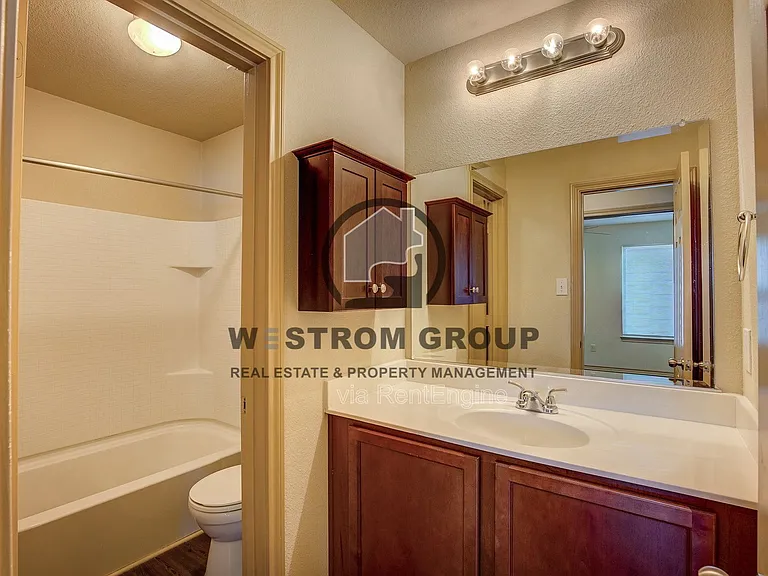 10721 Deauville Dr — Photo 25
