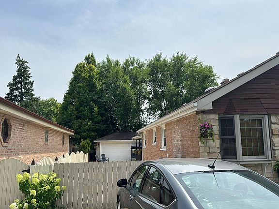 3rd image of 7005 W 114th St