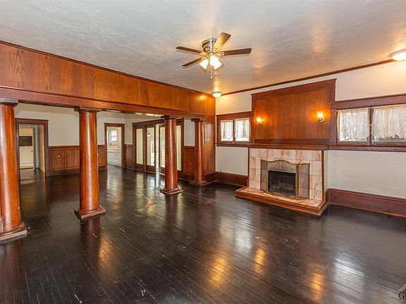 4th image of 2402 Sunset Ave