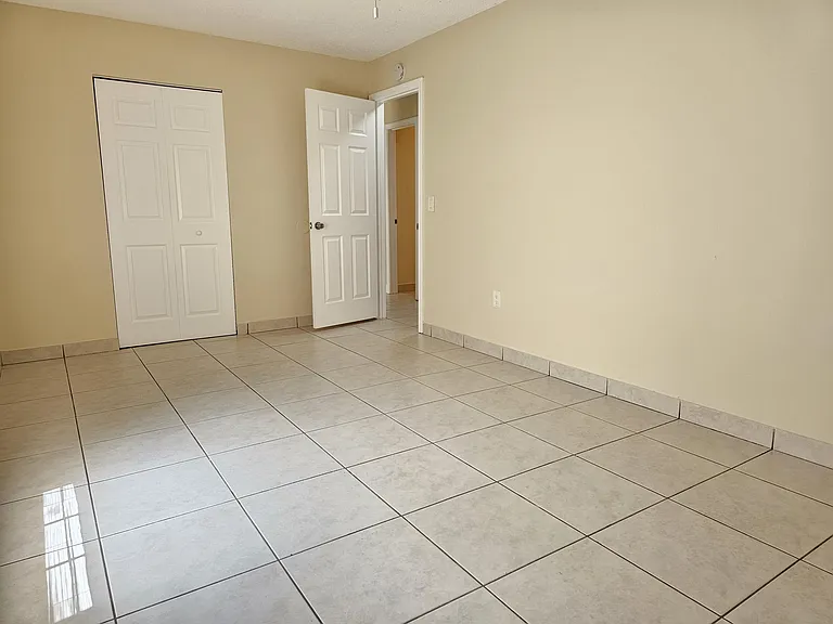 5836 S 37th Ct — Photo 14