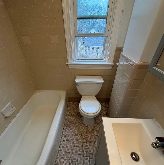 15 Roma St Bristol, RI Spacious 3 Bedroom, 1 Bathroom Unit Off Street Parking Included! — Photo 15
