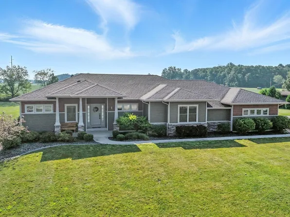 3919 S Sycamore Ln, Columbia City, IN 46725