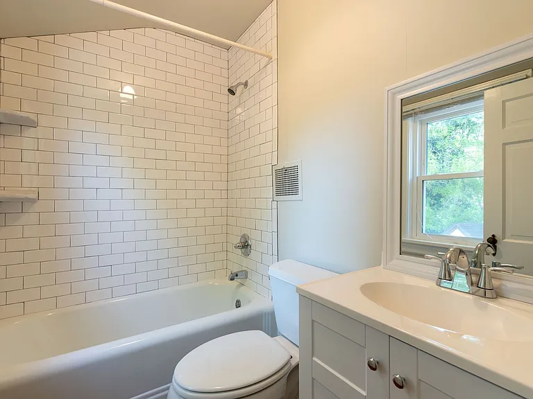 509 E Bennett St — Photo 13
