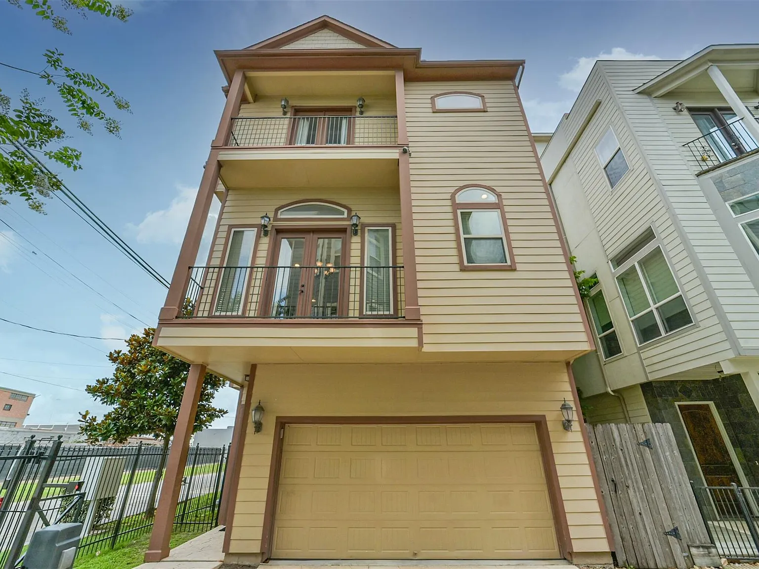 3 bed, 3.0 bath, 1928 sqft, $2,950 — Photo 3