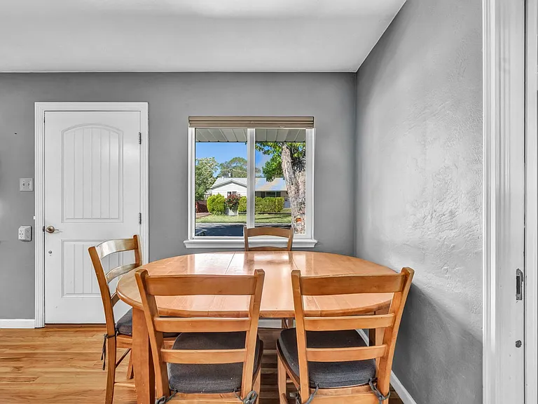 620 Belgrave Ave — Photo 13
