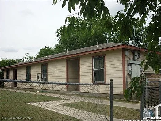 3 bed, 1000 sqft, $1,200 — Photo 1