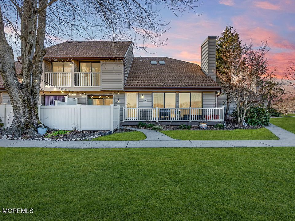 1st image of 14 Cotswold Circle #8