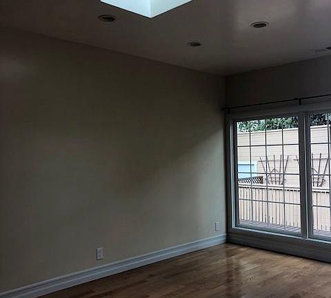 2nd image of 311 Cowper St