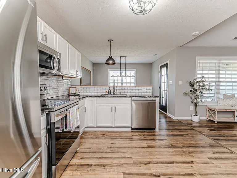 224 Roanoke Dr — Photo 14