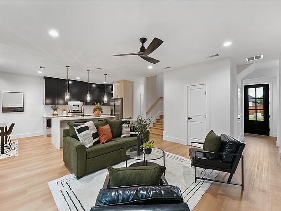 4th image of 131 Lakeshore Ln