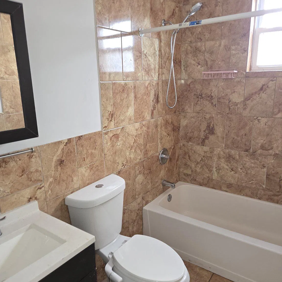 2 bed, 1.0 bath, 1600 sqft, $1,400 — Photo 4
