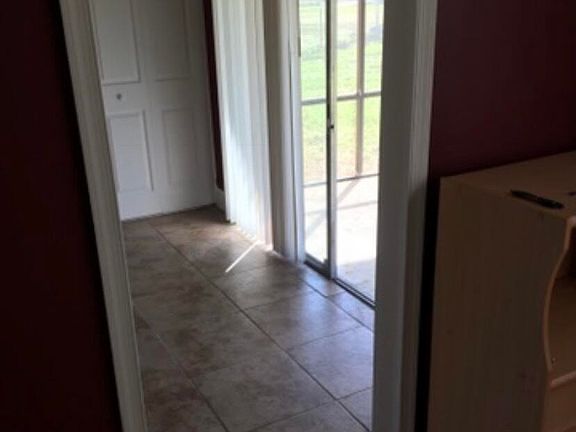 5th image of 313 SW Eastport Circle N