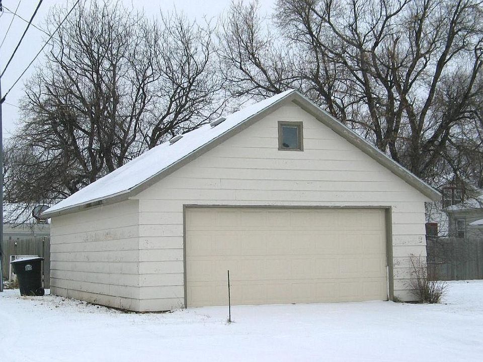 2nd image of 1401 2nd Ave N