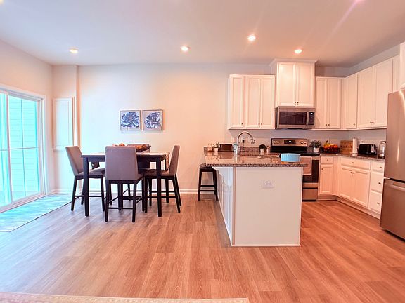 4th image of 137 Capeside Ct