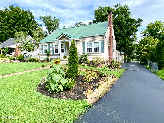 3rd image of 215 Doughty Dr