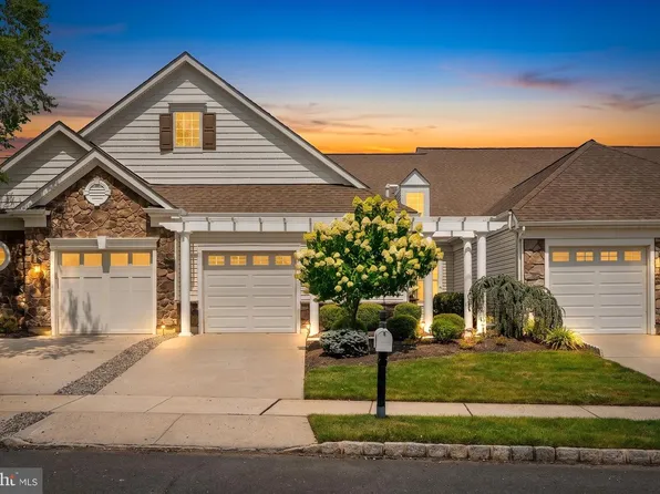 226 Sparrow Dr, Hamilton, NJ 08690