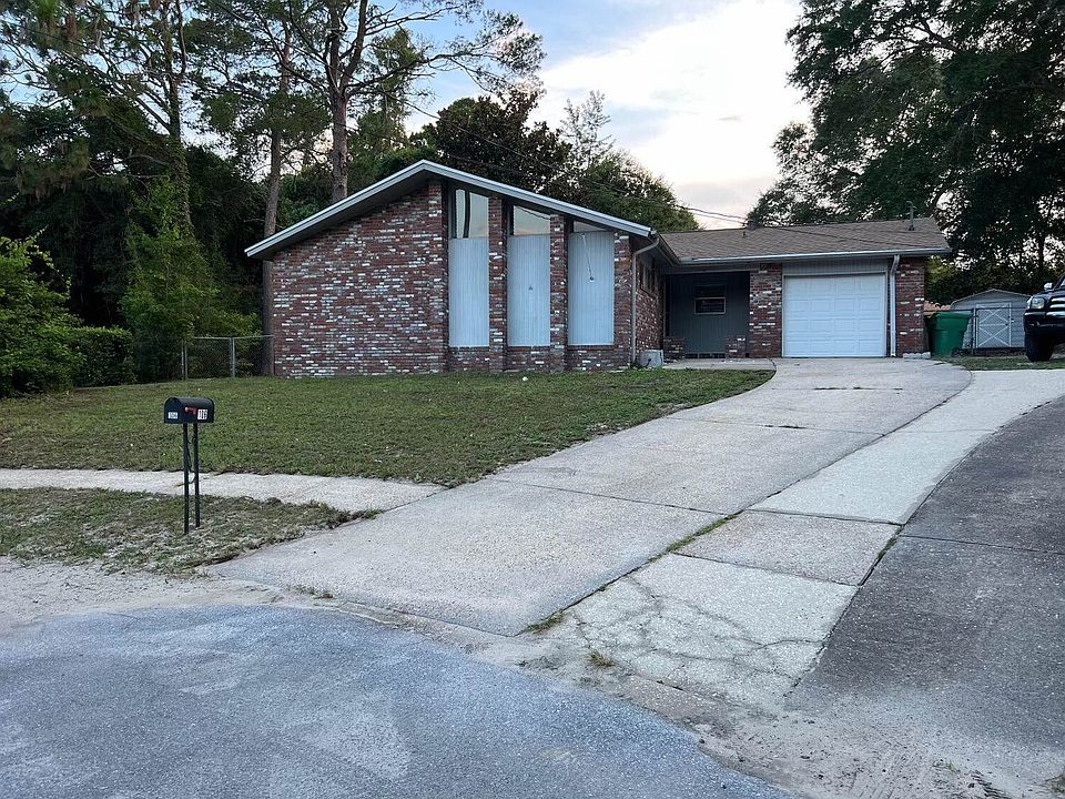1st image of 106 Vincent Cir