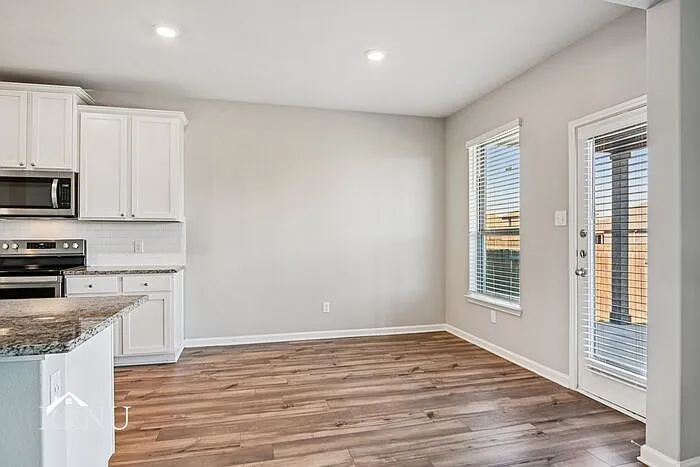1040 Wheatfield Ln — Photo 8