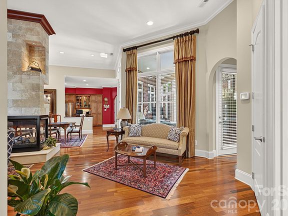 2nd image of 998 Blakeley Walk