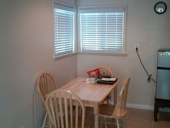 5th image of 423 Florence Ave