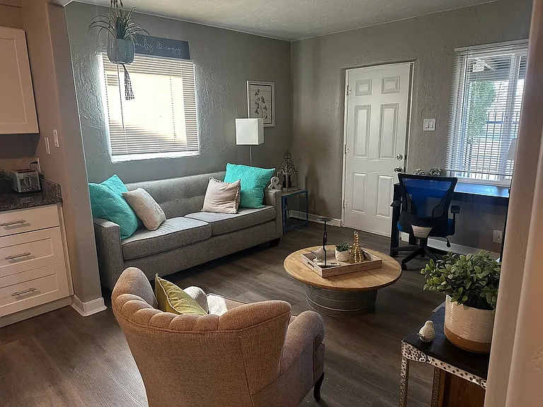 208 University Blvd SE — Photo 7