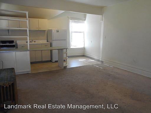 3rd image of 906 N Garden St