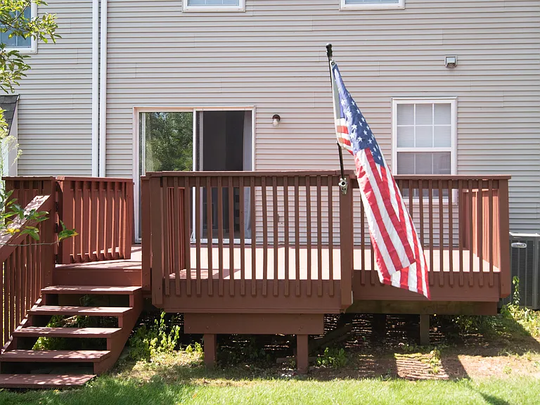 652 Longwood Rd — Photo 32