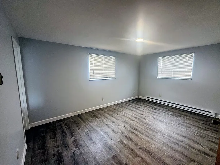 2000 Woodlawn Ave NW — Photo 7