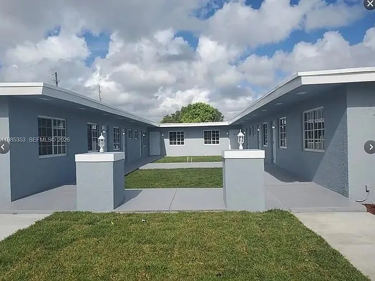 5511 SW 20th St #3 — Photo 3