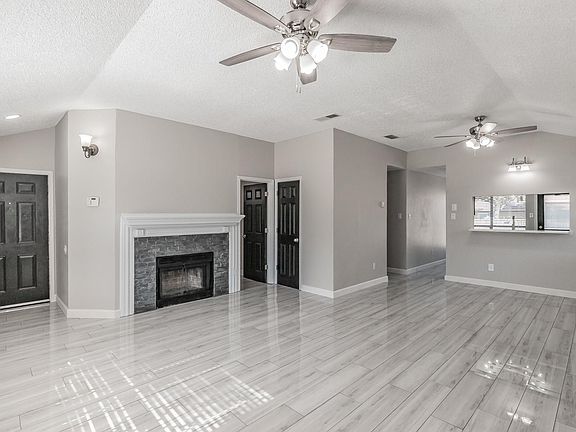 2nd image of 2924 Post Oak Dr