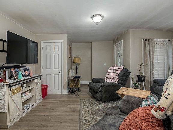 4th image of 40 Falmouth St