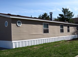 3562 Windsor Woods Dr, Wayland, MI 49348