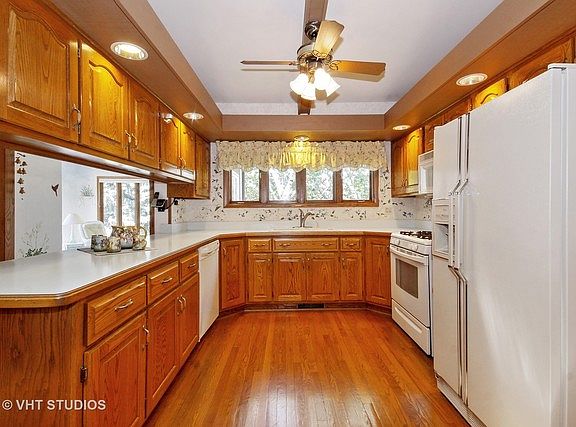 4th image of 15418 Camelia Ln
