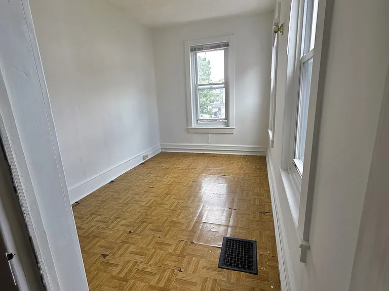 553 S 18th St — Photo 12