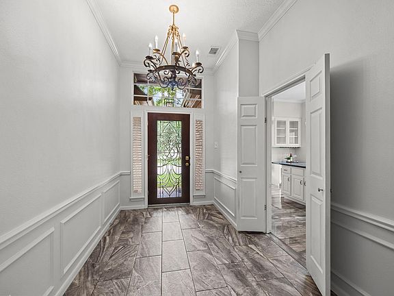 4th image of 135 S Copperknoll Circle