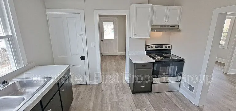 20 W Jackson St — Photo 11