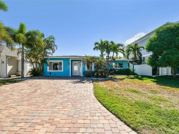 17727 Long Point Dr, Redington Shores, FL 33708