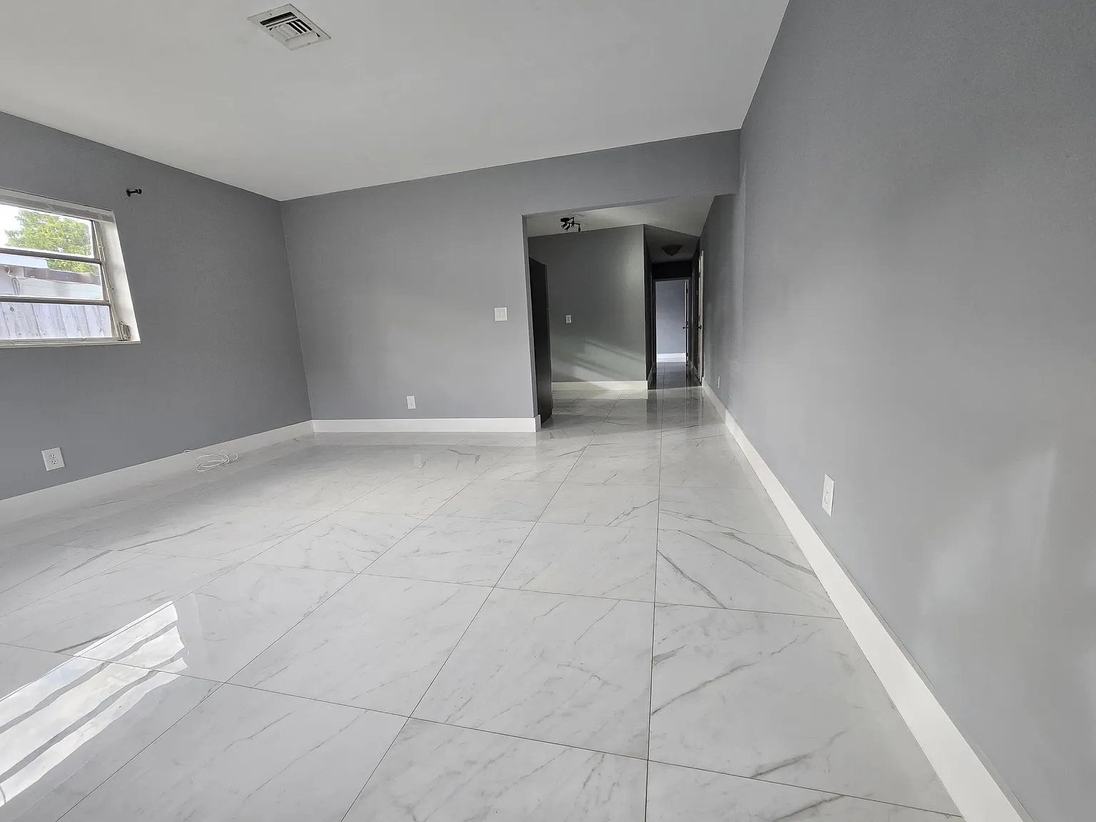 2 bed, 1.0 bath, 2061 sqft, $2,000 — Photo 4