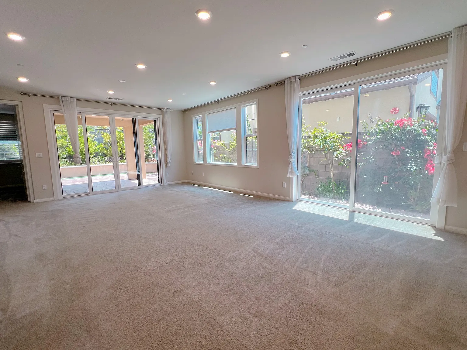 4 bed, 3.5 bath, 2169 sqft, $6,200 — Photo 3