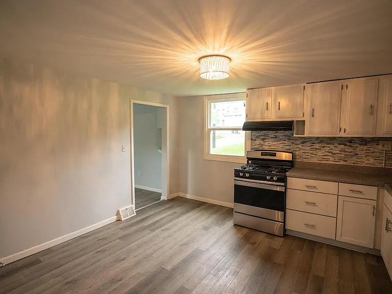 1109 Steuben St — Photo 2