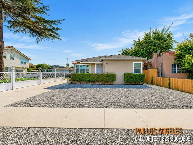3 bed, 2.0 bath, 1779 sqft, $3,795 — Photo 2