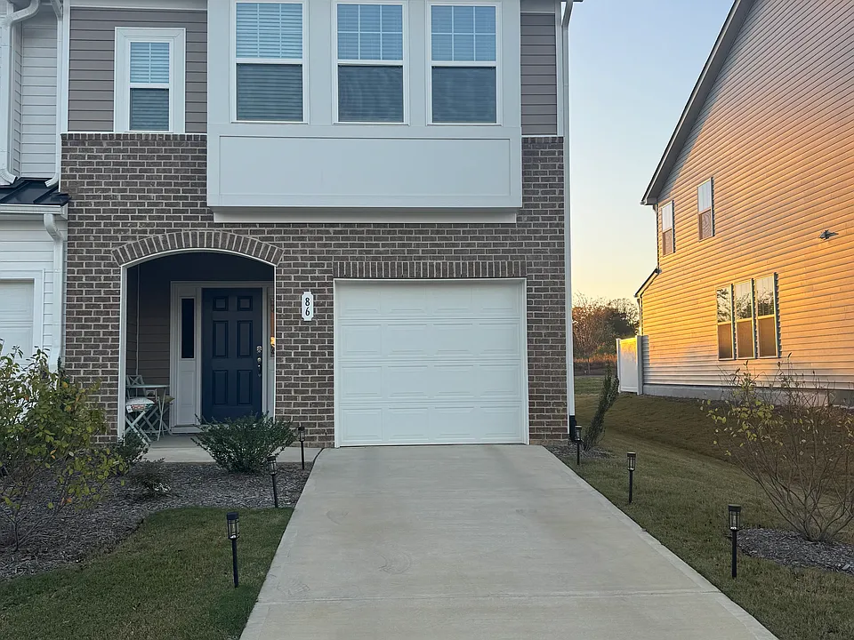 86 Hyacinth Ln