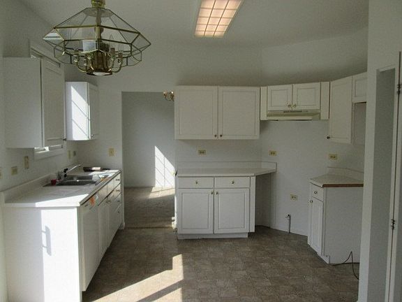 5th image of 219 Banbury Ln