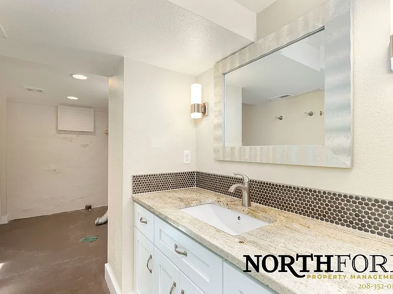 208 N 18th St — Photo 15