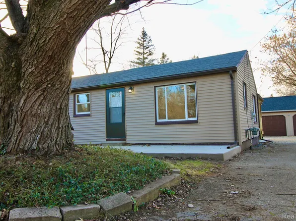 7318 Rory St, Grand Blanc, MI 48439
