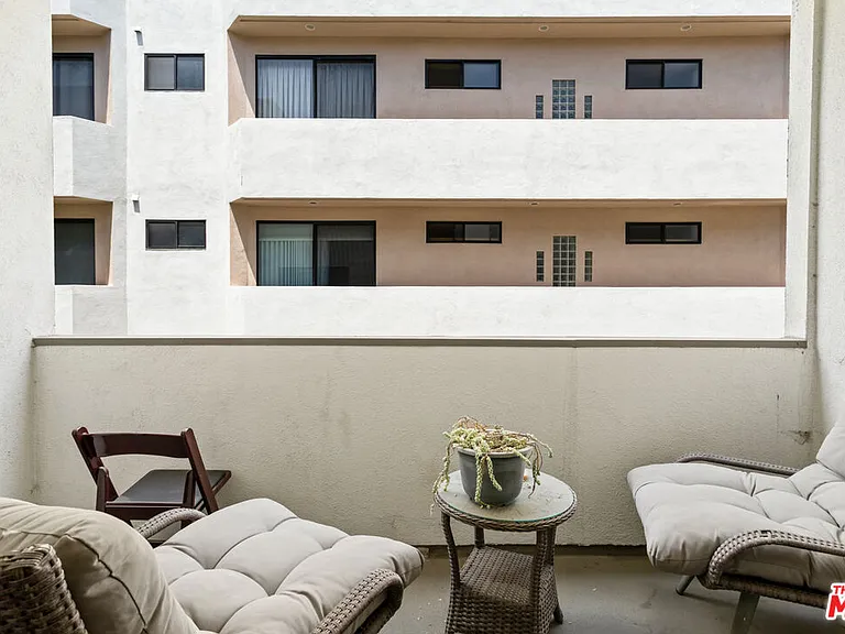 430 N Maple Dr #203 — Photo 24