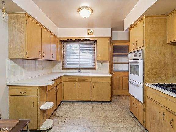 5th image of 2497 E 124th St